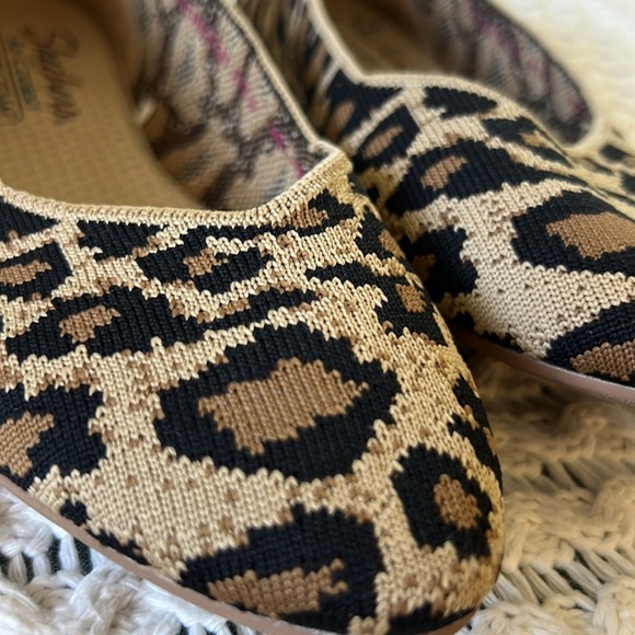 SKECHERS Leopard Cheetah Memory Foam Comfort Fit Ballet Flats | 7 - Picture 4 of 7